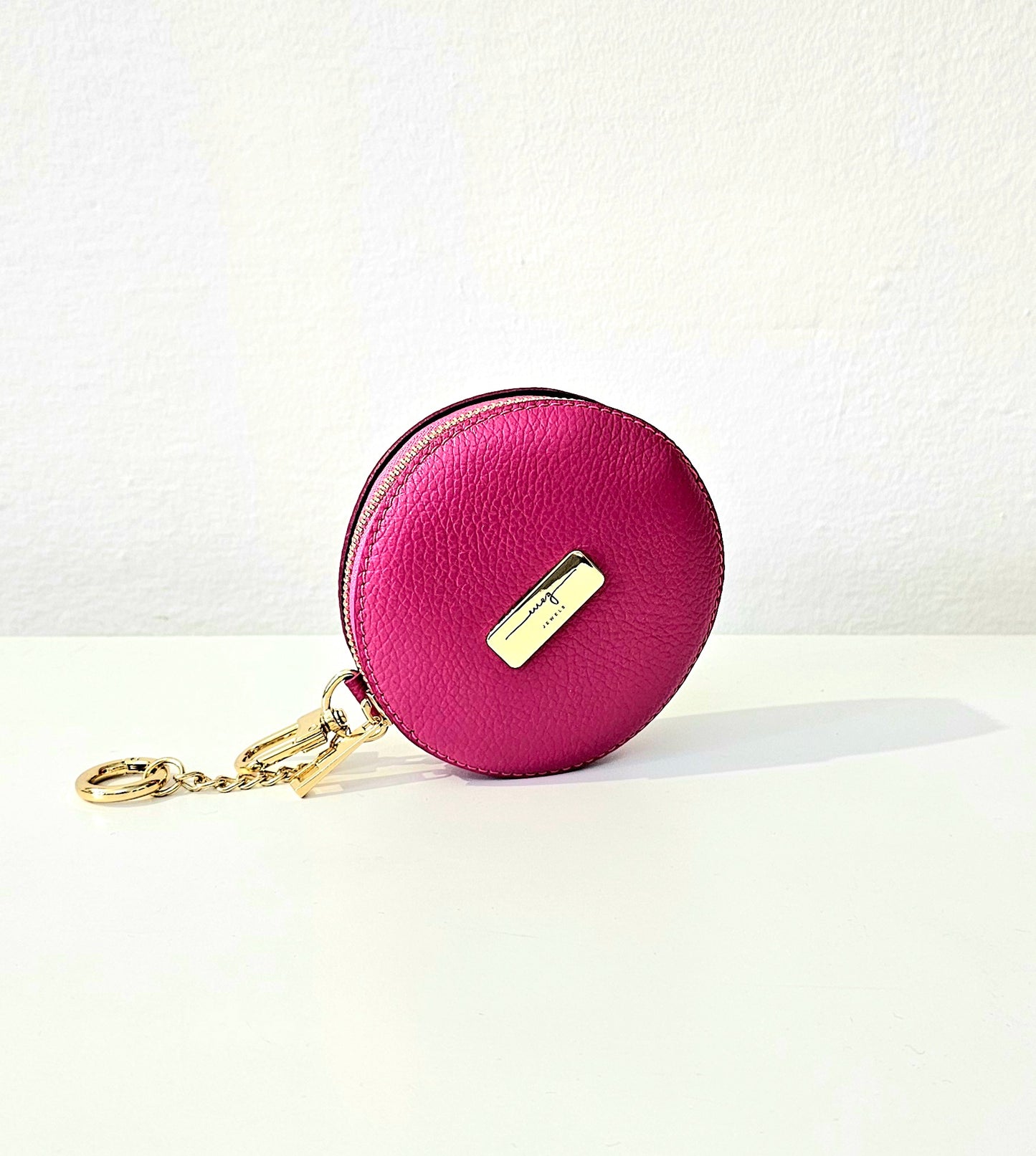 'Essentials' clutch